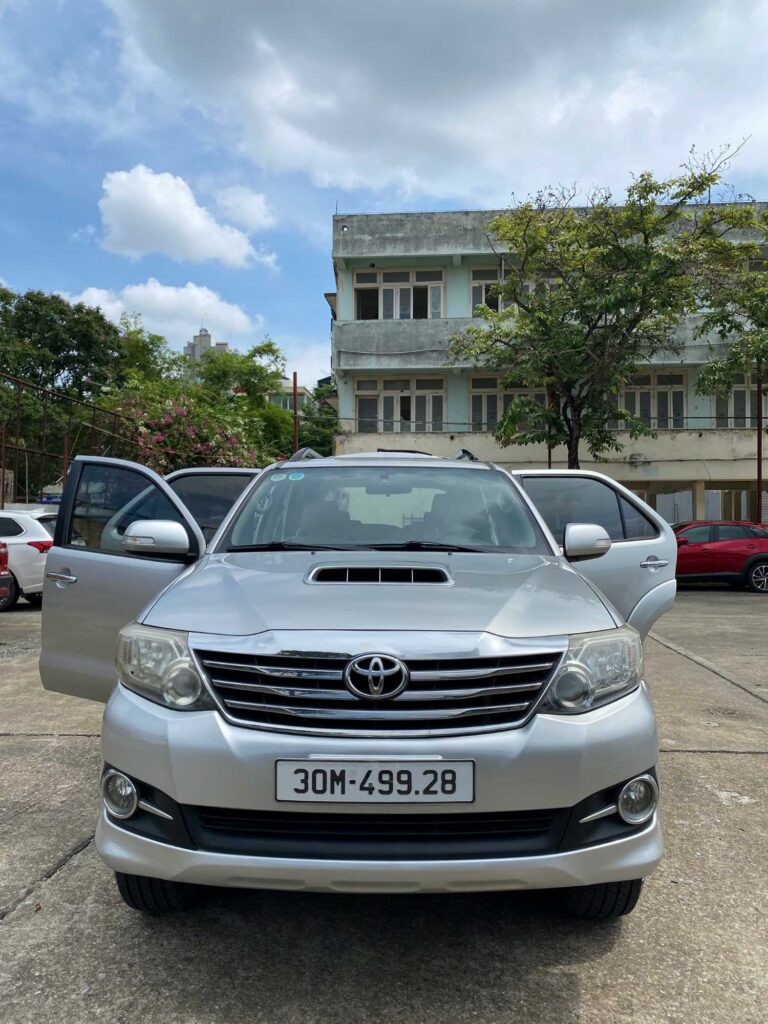 Cho thuê xe 7 chỗ Toyota Fortuner