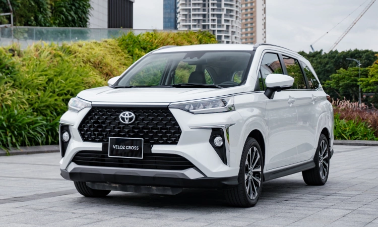 Cho thuê xe 7 chỗ Toyota Veloz Cross Cho thuê xe 7 chỗ Toyota Veloz Cross