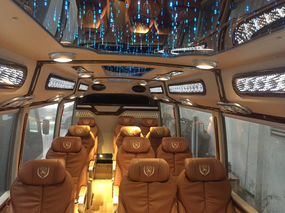 xe tháng 16 chỗ Limousine D-Car VIP