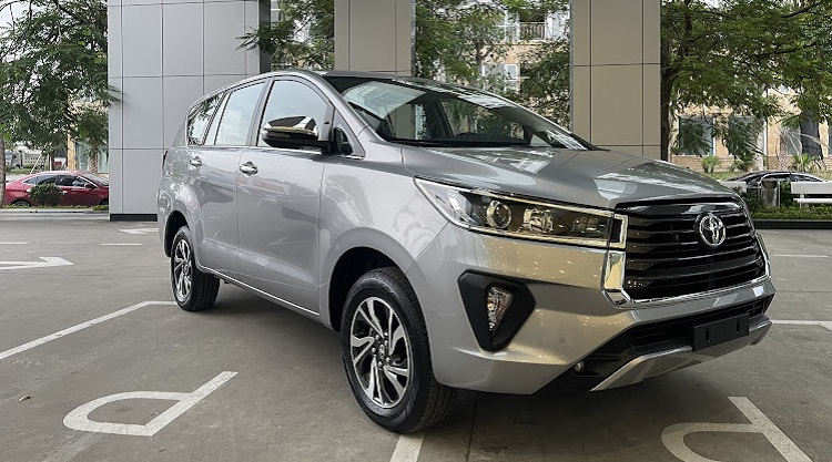 Cho thuê xe tháng 7 chỗ Toyota Innova Cho thuê xe tháng 7 chỗ Toyota Innova
