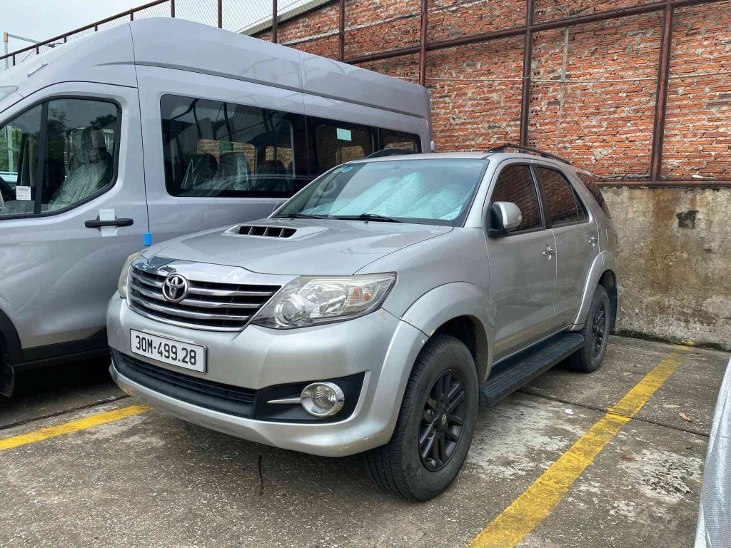 Cho thuê xe tháng 7 chỗ Toyota Fortuner Cho thuê xe tháng 7 chỗ Toyota Fortuner