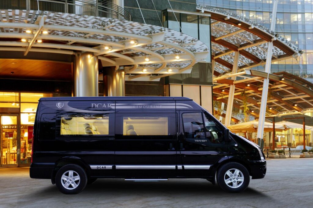 xe tháng 16 chỗ Limousine D-Car VIP