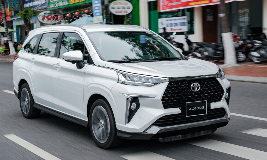 cho thuê xe 7 chỗ Toyota Veloz Cross tại Hà Nội