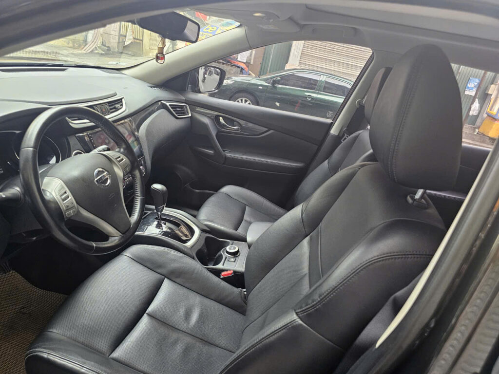 Cho thuê xe tháng 7 chỗ Nissan Xtrail