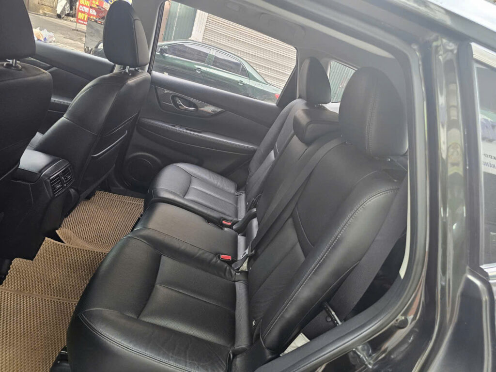 Cho thuê xe tháng 7 chỗ Nissan Xtrail
