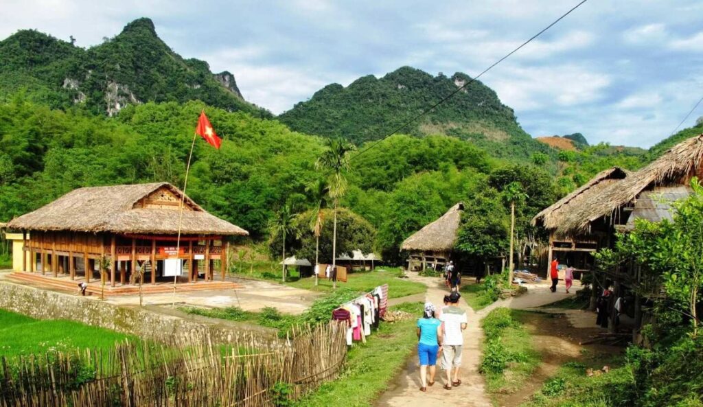 Thuê xe 16 chỗ đi Hòa Bình