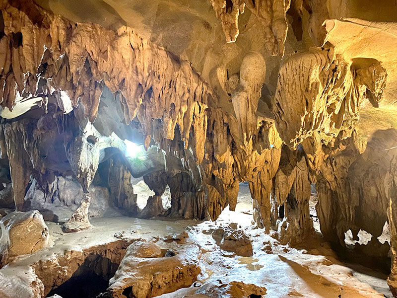 Thuê xe 16 chỗ đi Hà Nam giá rẻ – Xe đời mới, phục vụ đoàn du lịch & hành hương | Minh Long Travel Thuê xe 16 chỗ đi Hà Nam giá rẻ – Xe đời mới, phục vụ đoàn du lịch & hành hương | Minh Long Travel