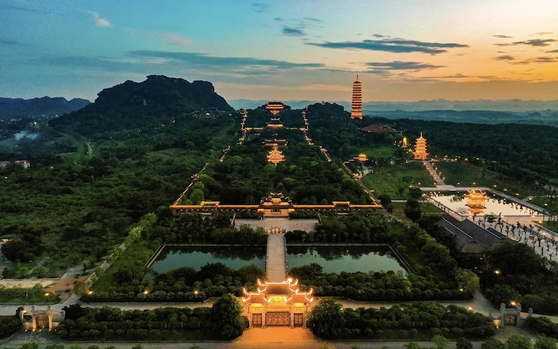 Thuê xe 16 chỗ đi Ninh Bình