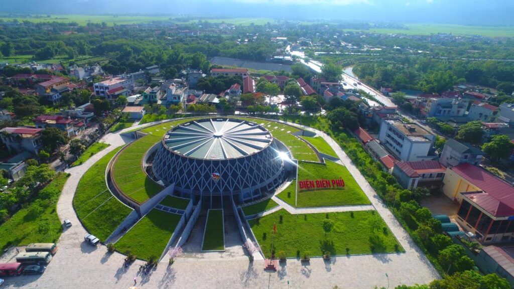 Thuê xe 7 chỗ đi Điện Biên